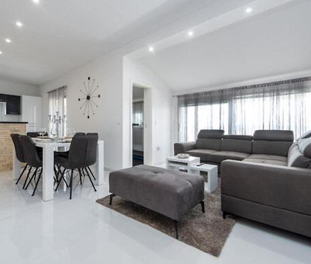 Apartmant Shine Luxury Maslenica Bagian luar foto
